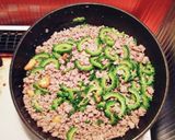 豚挽き肉とゴーヤのガーリックオイル炒め作り方4写真