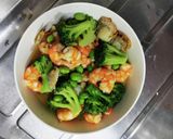 むきエビと冷凍食材のコンソメ炒め作り方9写真
