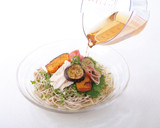 さっぱりおいしい『夏野菜の冷やしそば』作り方5写真