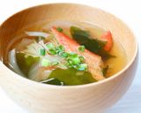 簡単手軽な【カニカマとわかめのお吸い物】作り方5写真