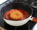 袋麺アレンジ　カプレーゼ風チキンラーメン作り方2写真