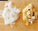 油揚げ、玉ねぎ、生姜の味噌汁作り方1写真