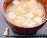 油揚げ、玉ねぎ、生姜の味噌汁作り方4写真