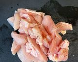 鶏胸肉とたまねぎのナポリタン風炒め作り方1写真
