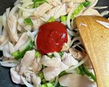 鶏胸肉とたまねぎのナポリタン風炒め作り方3写真
