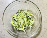 白だしで！つぶ貝とズッキーニのわさび和え作り方1写真