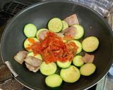 豚バラ肉とズッキーニのキムチ炒め作り方4写真