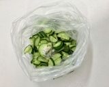 ごま好きが作る　きゅうりの梅おかか和え作り方1写真