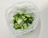 ごま好きが作る　きゅうりの梅おかか和え作り方1写真