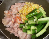 豚肉、とうもろこし、きゅうりの旨塩炒め作り方5写真