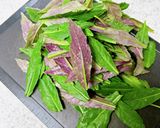 刺身（ぶり）と青菜（金時草）のからし和え作り方1写真