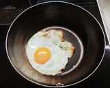 ウインナーと目玉焼きのかんたん味噌汁作り方3写真
