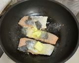 肉じゃがとサーモンのバター焼き♪作り方3写真