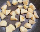 鶏肉とジャガイモのホクホク炒め作り方2写真