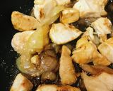 親子丼●材料=鶏肉・玉ネギ・卵作り方2写真