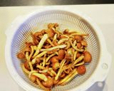 たっぷりなめことわかめのかんたん味噌汁作り方1写真