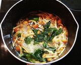 たっぷりなめことわかめのかんたん味噌汁作り方2写真