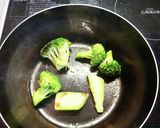 にんにく香るトマトとブロッコリーの味噌汁作り方2写真