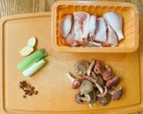 鶏肉とキノコの中華風煮込み作り方1写真