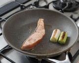 バター香る！皮サクっサーモンムニエル作り方4写真