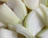 鶏肉と玉ねぎの塩昆布炒め作り方1写真