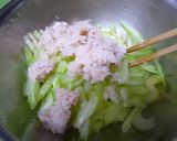 セロリとカニ缶の美味しいサラダ作り方2写真