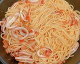 トマトとツナ缶と、つぼ抜きイカのパスタ作り方11写真