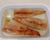 トマトとツナ缶と、つぼ抜きイカのパスタ作り方1写真