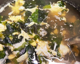 我が家の定番！たまごとわかめのお吸い物作り方4写真