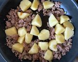ご飯が進む♪ じゃがいもと挽き肉の甘辛煮作り方3写真