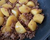 ご飯が進む♪ じゃがいもと挽き肉の甘辛煮作り方6写真