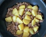ご飯が進む♪ じゃがいもと挽き肉の甘辛煮作り方5写真