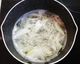 玉ねぎとあぶら麩のかんたん味噌汁作り方2写真