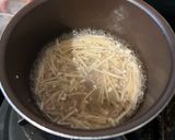 mオクラとエノキとひき肉の味噌汁作り方3写真