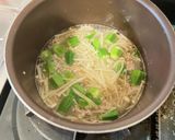 mオクラとエノキとひき肉の味噌汁作り方4写真