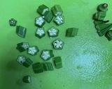 味噌汁 なすとオクラ、ちくわや油揚げ作り方3写真