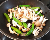 ししとうとしめじのごま味噌炒め作り方5写真