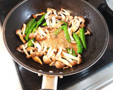 ししとうとしめじのごま味噌炒め作り方6写真