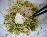 レンジで簡単！豆苗とサラダチキンのサラダ作り方4写真