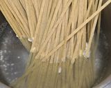 鶏ひき肉とわかめで、「おそばのパスタ」作り方5写真