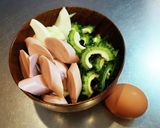 ゴーヤと魚肉ソーセージの味噌汁作り方1写真