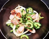 ゴーヤと魚肉ソーセージの味噌汁作り方2写真