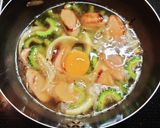 ゴーヤと魚肉ソーセージの味噌汁作り方4写真
