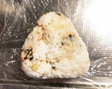 【あまりがちなお茶漬けの素活用】おにぎり作り方4写真
