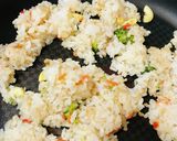 冷凍カップ惣菜活用●マカロニサラダ炒飯作り方2写真