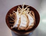 もやしと焼餃子のかんたん味噌汁作り方1写真