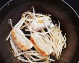 もやしと焼餃子のかんたん味噌汁作り方3写真