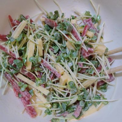 簡単！激ウマ！サラミとチーズのサラダ♪ by こでで 【クックパッド