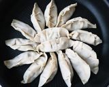 野菜たっぷり☆ジューシー焼き餃子作り方4写真
