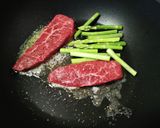 高級ステーキ肉とアスパラ★おもてなし用♡作り方3写真